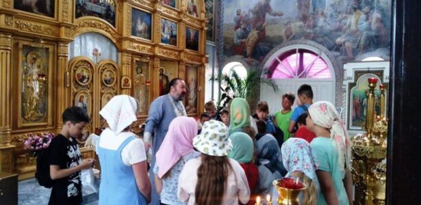 Храм Воскресения Словущего г. Приморско-Ахтарска посетили школьники летней площадки