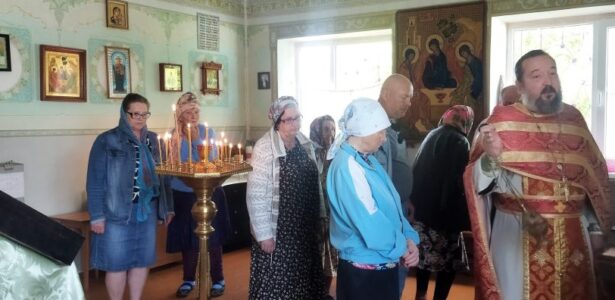 Божественная литургия в Свято-Никольском храме хутора Новопокровский