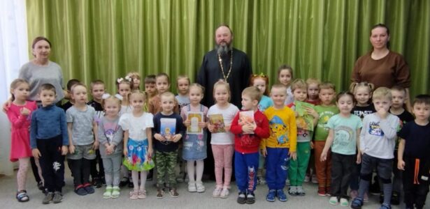 В детском саду «Веселый ручеек» станицы Бриньковской состоялась беседа о православных книгах