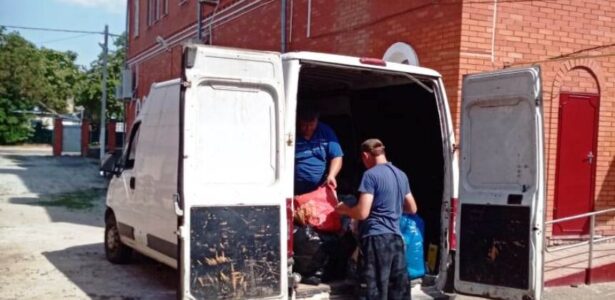 Оказание вещевой помощи жителям хуторов Приморско-Ахтарского района