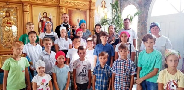 Акция «Соберем ребенка в школу» прошла в храме Воскресения Словущего