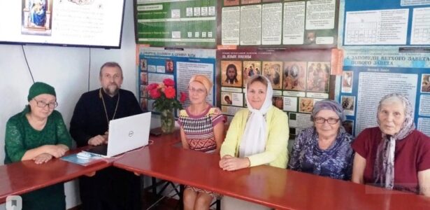 Возобновила свою работу воскресная школа для взрослых храма Воскресения Словущего
