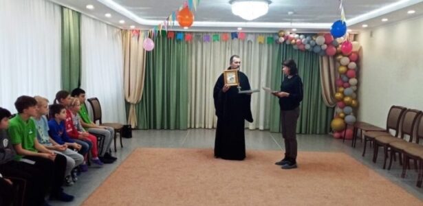 Благочинный Приморско-Ахтарского округа церквей побывал в социально-реабилитационном центре для несовершеннолетних «Доброта»