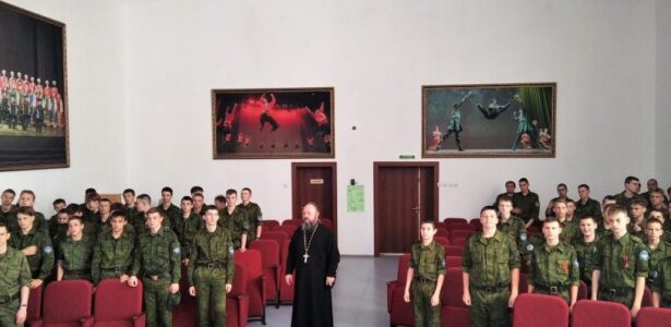 Настоятель храма великомученика Георгия Победоносца встретился с кадетами