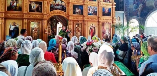 День Святой Троицы отметили в храме Воскресения Словущего Приморско-Ахтарска