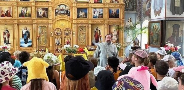 Школьная летняя площадка посетила храм Воскресения Словущего