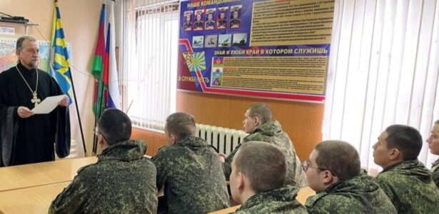Благочинный Приморско-Ахтарского округа поздравил военнослужащих с праздником Сретения Господня