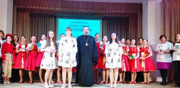 В Приморско-Ахтарске в честь Дня православной молодежи состоялся молодежный концерт