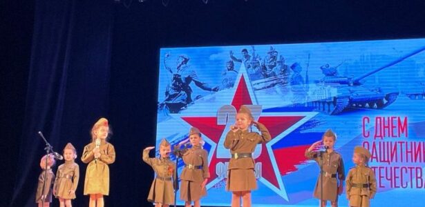 В Приморско-Ахтарске поздравили защитников Отечества
