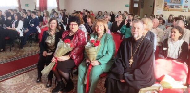Благочинный Приморско-Ахтарского церковного округа напутствовал выпускников техникума «Знание»