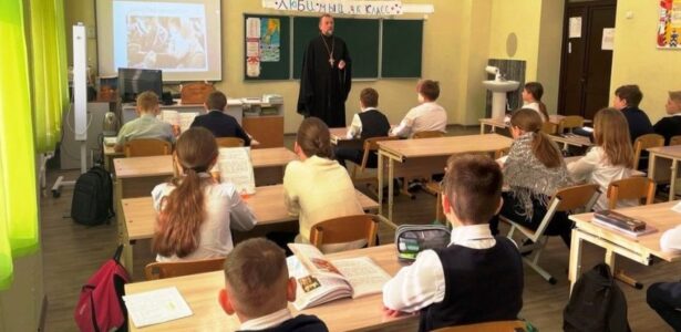 Благочинный Приморско-Ахтарского церковного округа провёл духовный урок в школе
