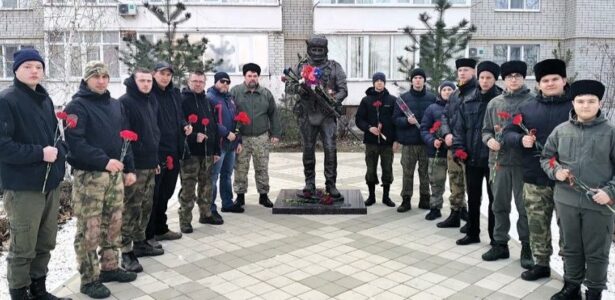 В Приморско-Ахтарске почтили память героев СВО