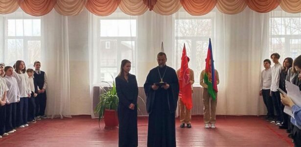 Духовный урок в Приморско-Ахтарской школе №2 и детском саду хутора Садки