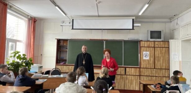 Уроки о Таинстве Причастия прошли в школе № 18 г. Приморско-Ахтарска