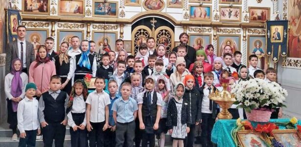 В хуторе Свободном прошли встречи со священником учеников 8-й школы и детсада «Капелька»