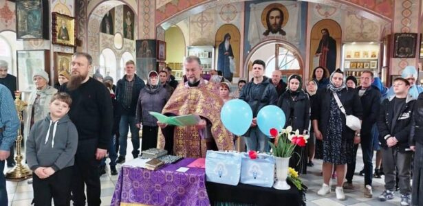 Молебен для беременных отслужили в Приморско-Ахтарском храме Воскресения Словущего