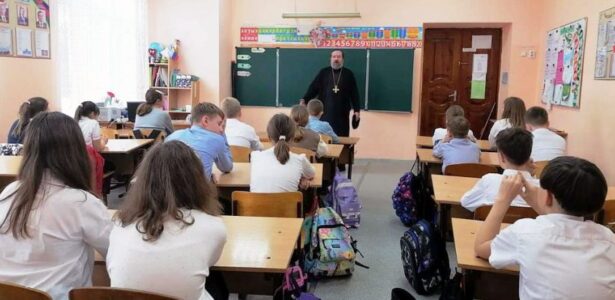 Ученикам 4 класса школы № 3 города Приморско-Ахтарска рассказали о монашестве в рамках изучения ОРКСЭ
