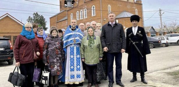 Члены обществ ветеранов и инвалидов посетили храмы Приморско-Ахтарского благочиния