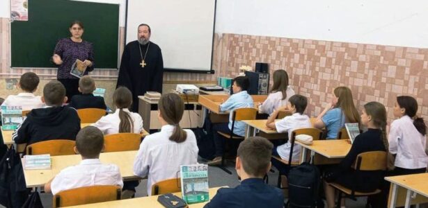 Познавательный час, посвящённый Дню славянской письменности и культуры, в Приморско-Ахтарской школе № 2