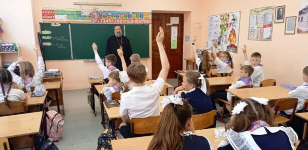 Ученикам 4 класса Приморско-Ахтарской школы № 3 рассказали о христианской семье