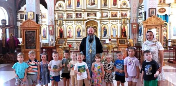 В Георгиевском храме ст. Бриньковской состоялась экскурсия для воспитанников детского сада