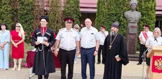 Духовник Бриньковского казачьего кадетского корпуса благословил выпускников