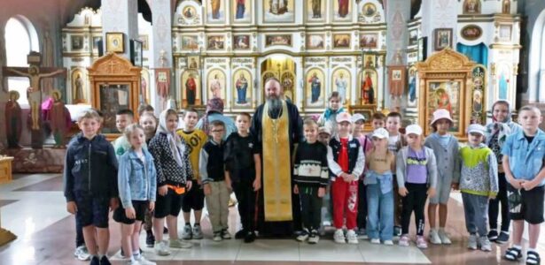 Экскурсия в храме для воспитанников летнего лагеря школы № 5 станицы Бриньковской