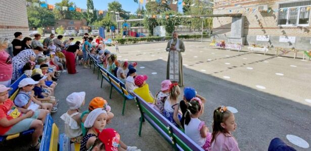Акцию «Фаворский свет» провели в десяти детских садах Приморско-Ахтарского района