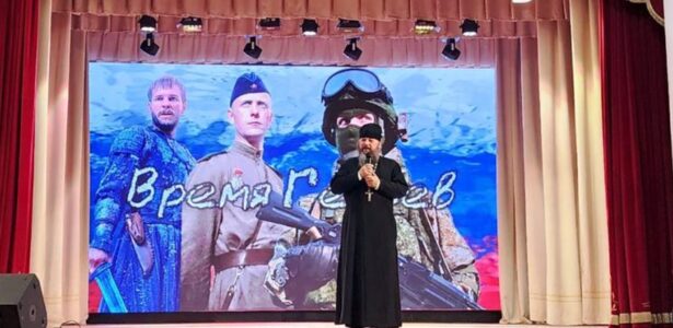Священник участвовал в мероприятии в честь Дня Героев Отечества в станице Бриньковской