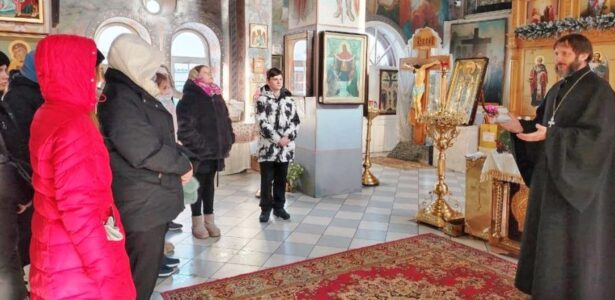 Экскурсия в храме для учащихся школы № 15 посёлка Ахтарского