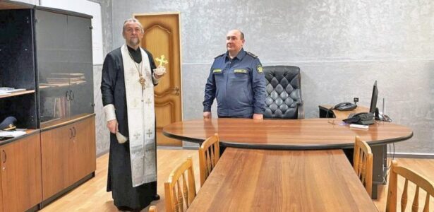 Благочинный Приморско-Ахтарского округа церквей посетил ИК-11 посёлка Ахтарского