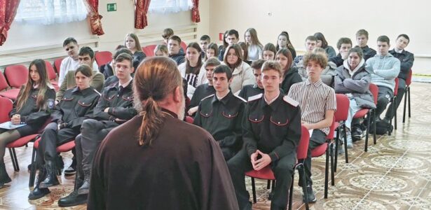 В Приморско-Ахтарском филиале техникума «Знание» прошла беседа со священником