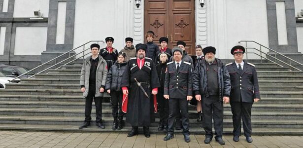 Приморско-Ахтарская молодёжь помолилась в Войсковом соборе Краснодара