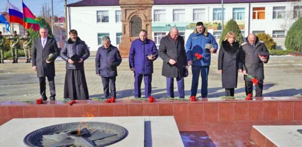 Священник участвовал в митинге в честь 83-й годовщины освобождения Приморско-Ахтарского района