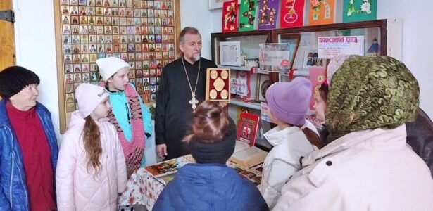 Книжная выставка «Тропа к духовным родникам» в Приморско-Ахтарске