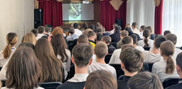 Комментированный показ фильма «Предательство» в Приморско-Ахтарской школе № 18