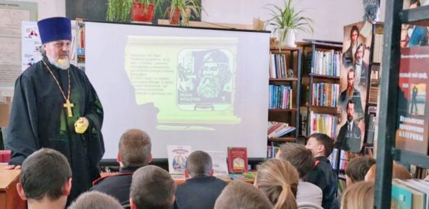 Литературная встреча с участием священника в библиотеке станицы Степной