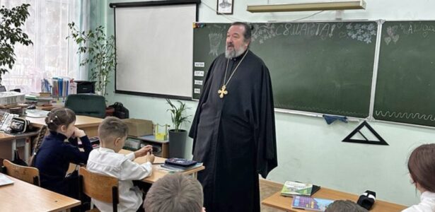 Урок на тему «Монастырь» в школе № 3 города Приморско-Ахтарска