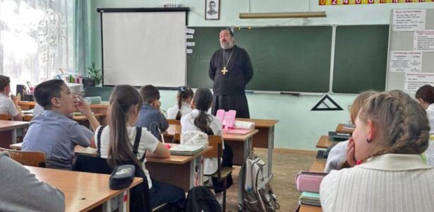 В Приморско-Ахтарской школе № 3 прошла беседа о защите Отечества и Пасхе