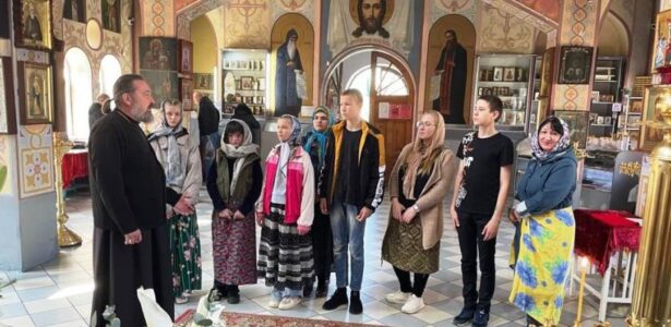 Экскурсия в храме для студентов Приморско-Ахтарского техникума индустрии и сервиса