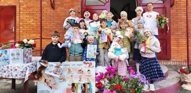 В храме Воскресения Словущего прошла противоабортная акция «Дети – цветы жизни!»