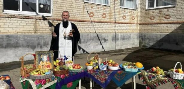 Благочинный Приморско-Ахтарского округа церквей посетил детские сады