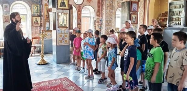 Экскурсия в храме для воспитанников Приморско-Ахтарского центра «Доброта»