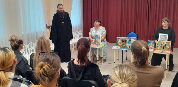 Священник выступил на родительском собрании в детском саду станицы Бородинской